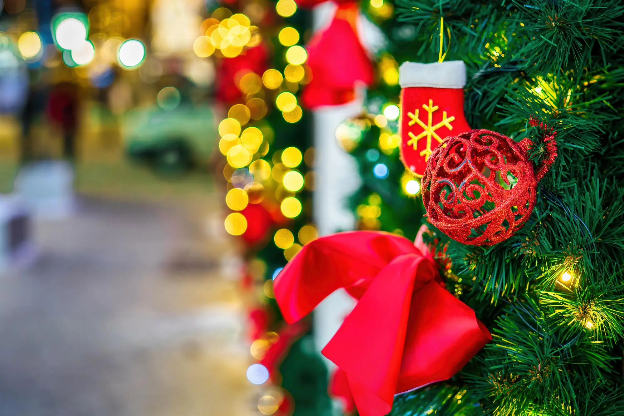 3 Festive HOA Holiday Decorating Tips in Fort Myers, FL